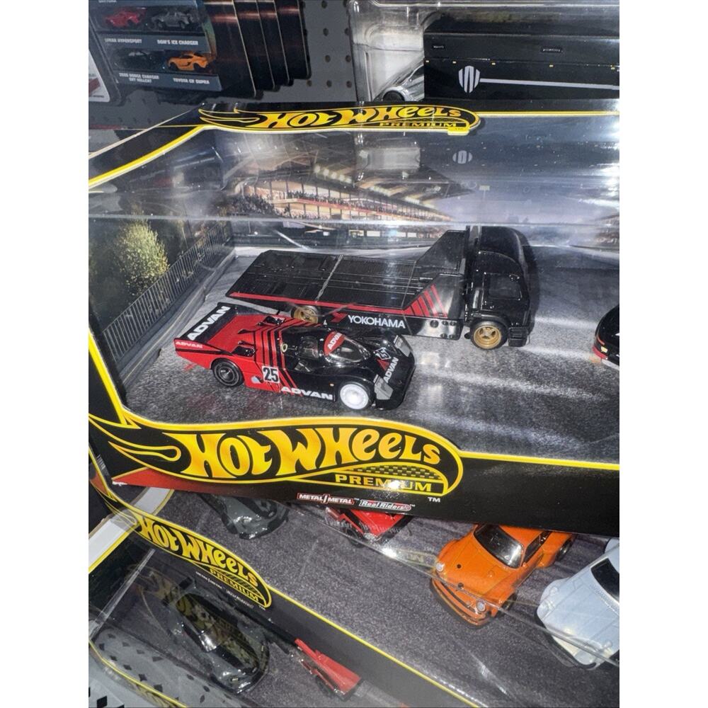 Hot Wheels Premium - Horizon Hauler, 2020 GR Supra, Datsun 240Z, Porsche 934.5